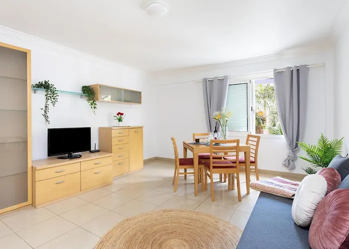 Live Los Cristianos Los Playeros Close To The Beach
