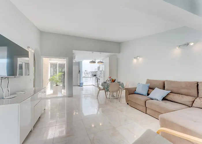 Beautiful Bungalow In Island Village