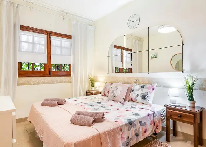 Sunny Oasis Getaway