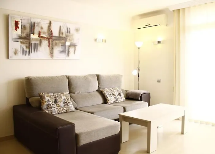 Bright Apt, Terrace,Heated Pool.