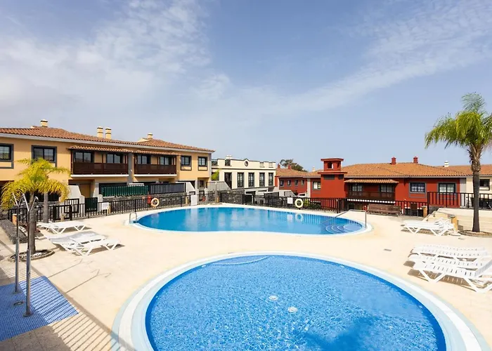Amplia Casa Familiar Con Piscina