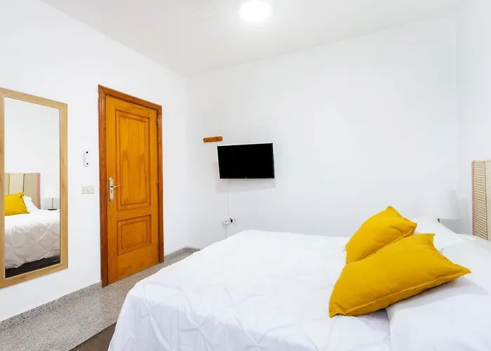 Eden Rentals 105 Surfy Stylish Bed&Coffee Room