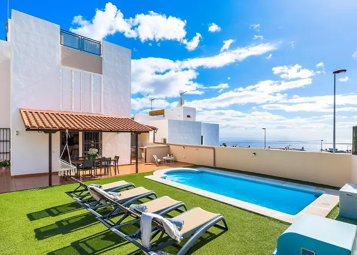 Villa Trueno: Refugio De Lujo Con Piscina Y Vistas