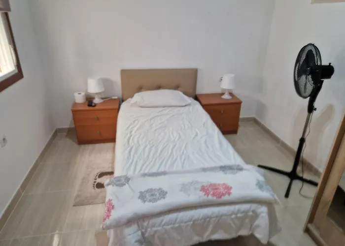 Habitacion Individual Privada, Piso De 3 Habitaciones Con Areas Compartidas