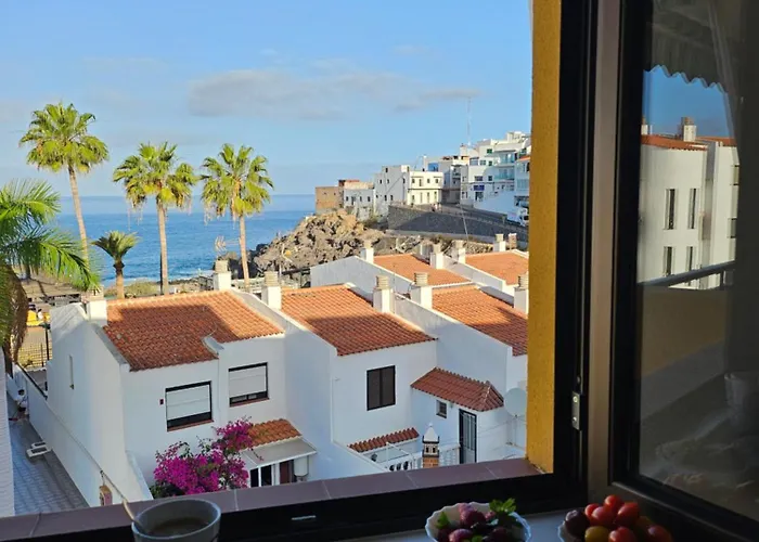 Family Apartment With 3 Bedrooms And Balcony Near Los Gigantes And Ocean