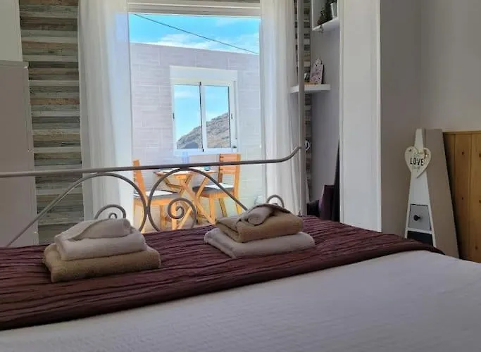 Hikers Haven Courtyard Apartment Tamaimo Tenerife