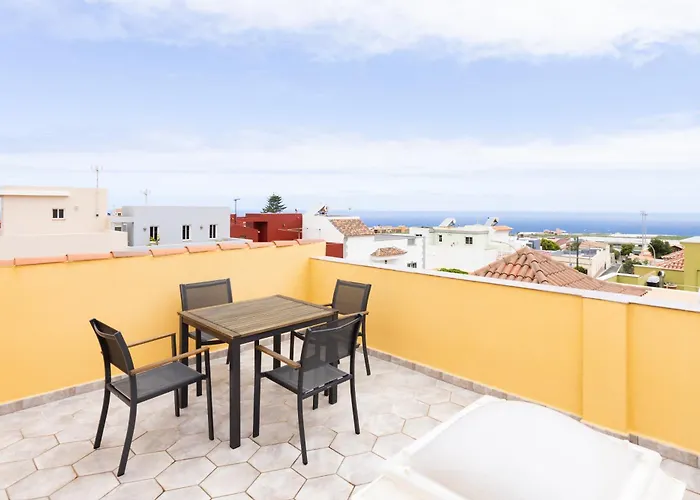 Casa Totalmente Renovada En Zona Muy Tranquila!!! Vistas Al Mar Y Montana