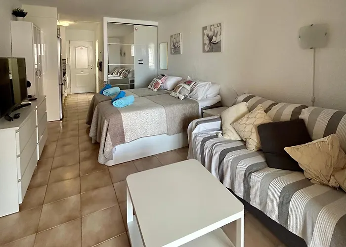 Beautiful Sea View Apt In Castle Harbour C002