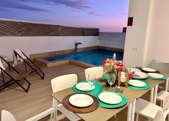 Lilias Home - Private Heatable Pool, Bbq, Free Wifi