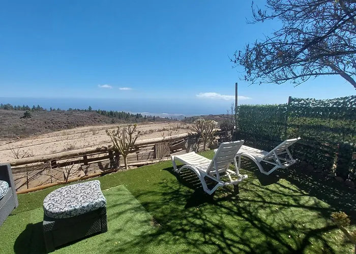 Rural House Breakfast In Front Of Ocean