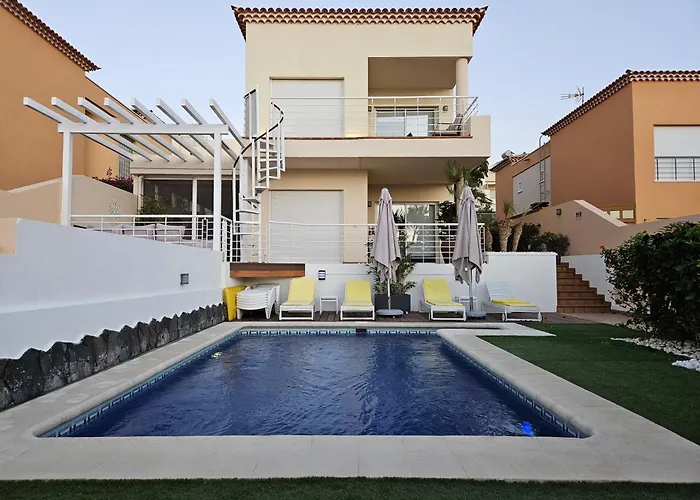 My Island Escape - Sea Views - Private Pool, Sauna