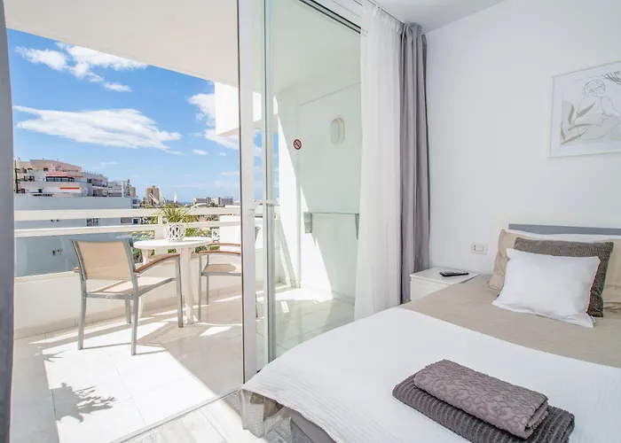 Modern Ponderosa, Las Americas