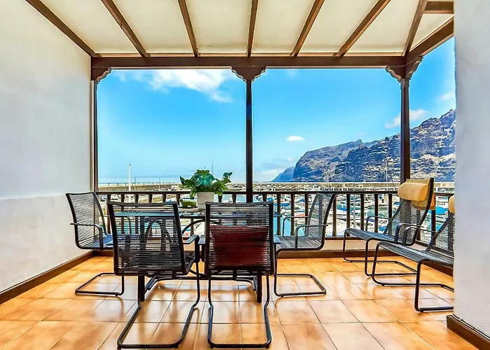 Los Gigantes Marina, Water Front