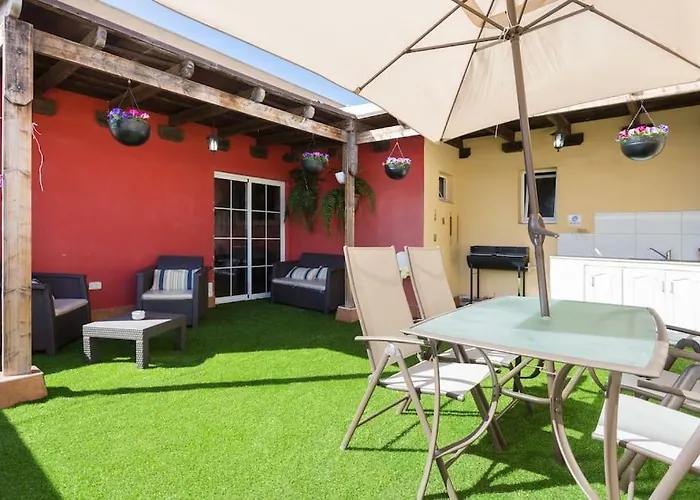 Villa Blanca Tenerife - Complete House - Terrace And Bbq, 5 Minutes From The Beach And Airport