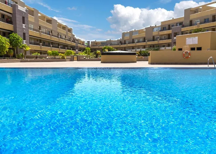 La Perla Beach Apt With Pool