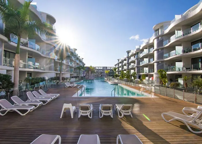 Luxury Apartment, Parking, Terrace, Pool.