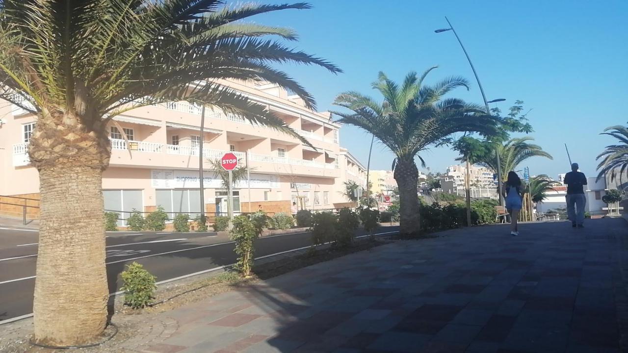 La Avenida Playa La Arena