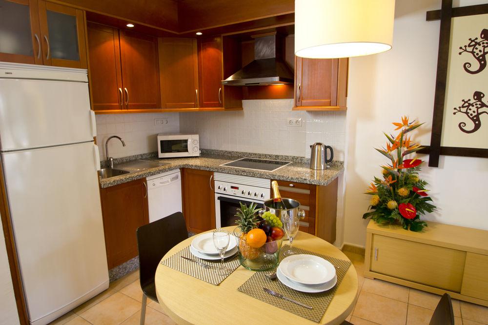 Sunset Harbour Club Aparthotel 3*