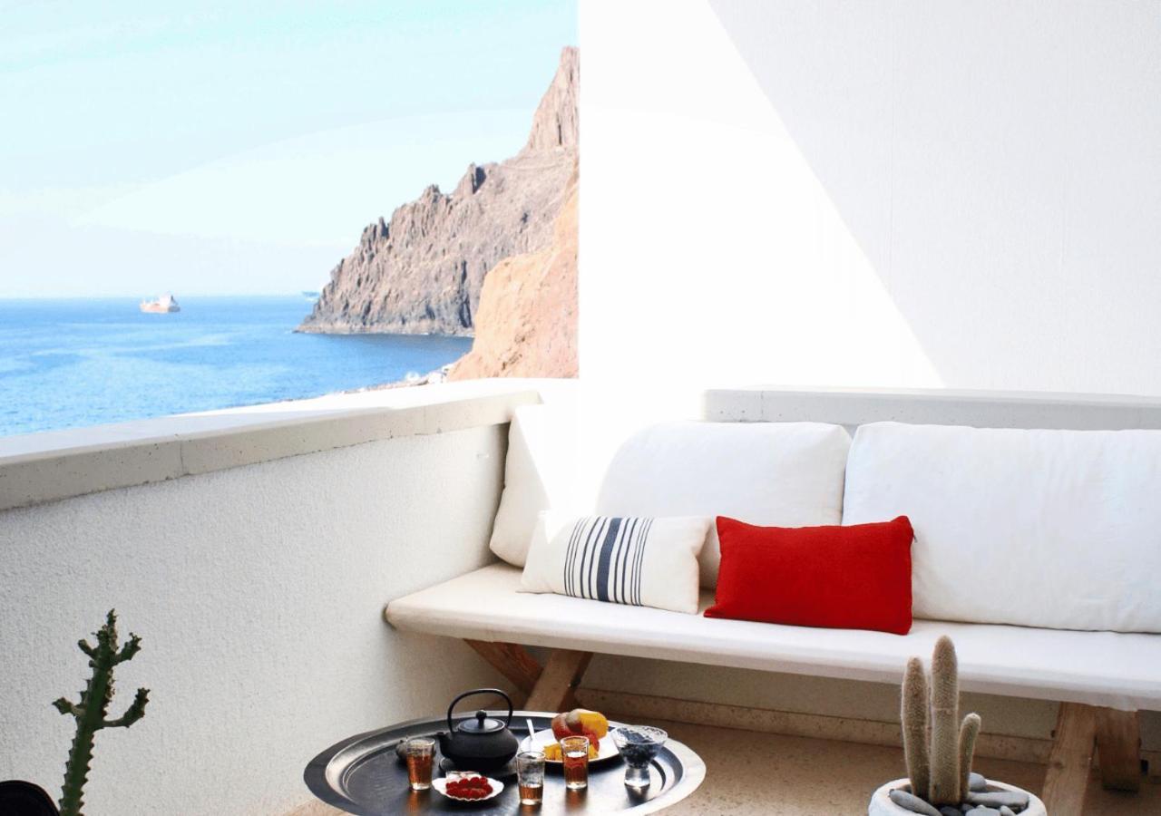Hideaway With Modernist Design *