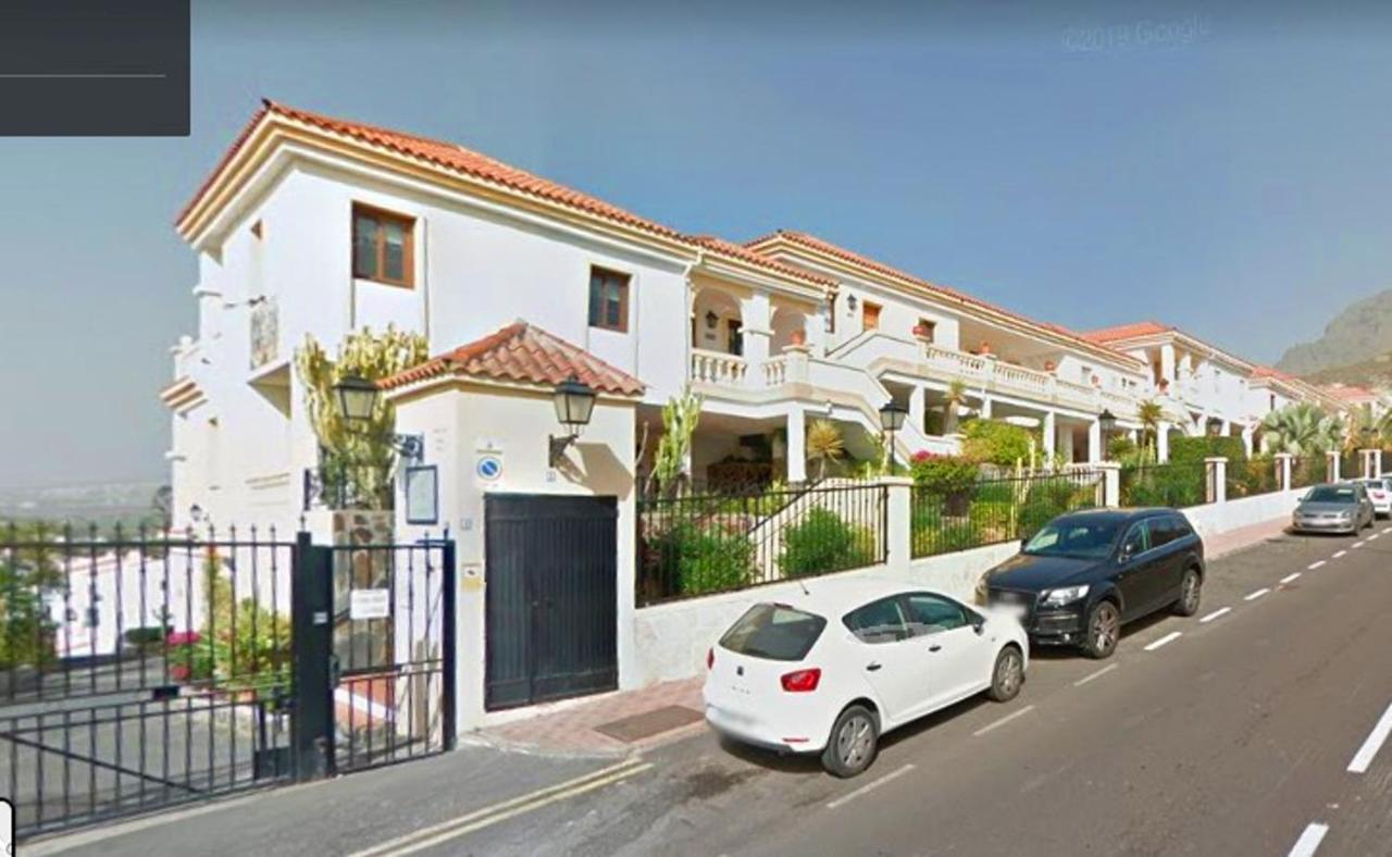 Stylish Design W Ocean & Pool View, King Size Bed, Wifi,2 Smart Tv, Street Parking, 2 Pools Access *