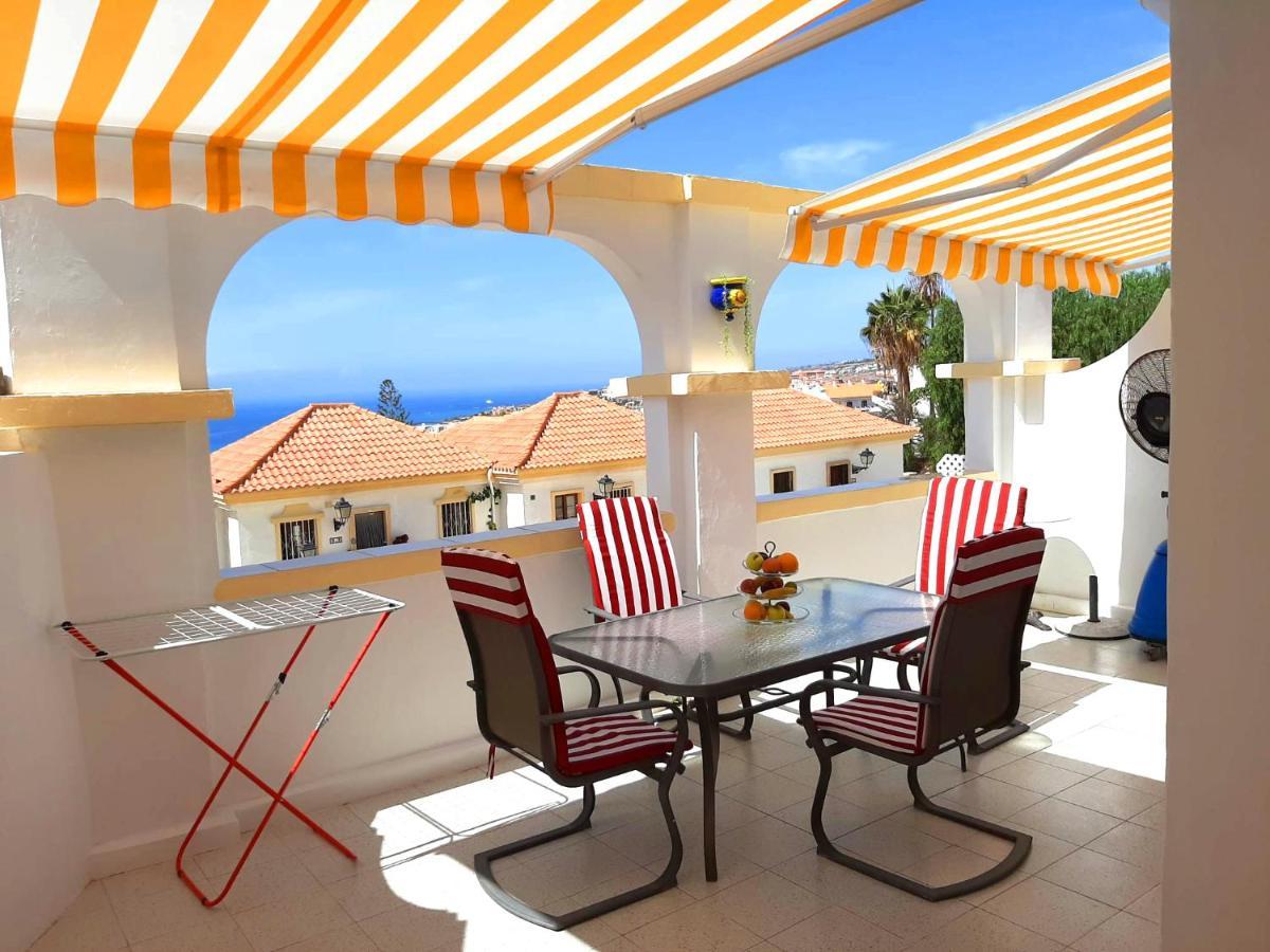 Stylish Design W Ocean & Pool View, King Size Bed, Wifi,2 Smart Tv, Street Parking, 2 Pools Access