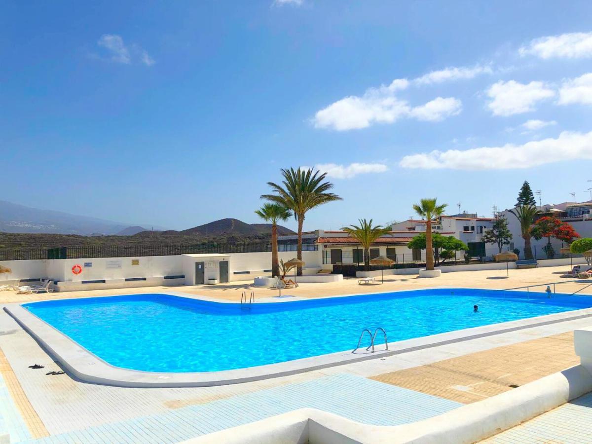 New Renovated Duplex Near The Ocean Located In Tenerife Sur Apartamento