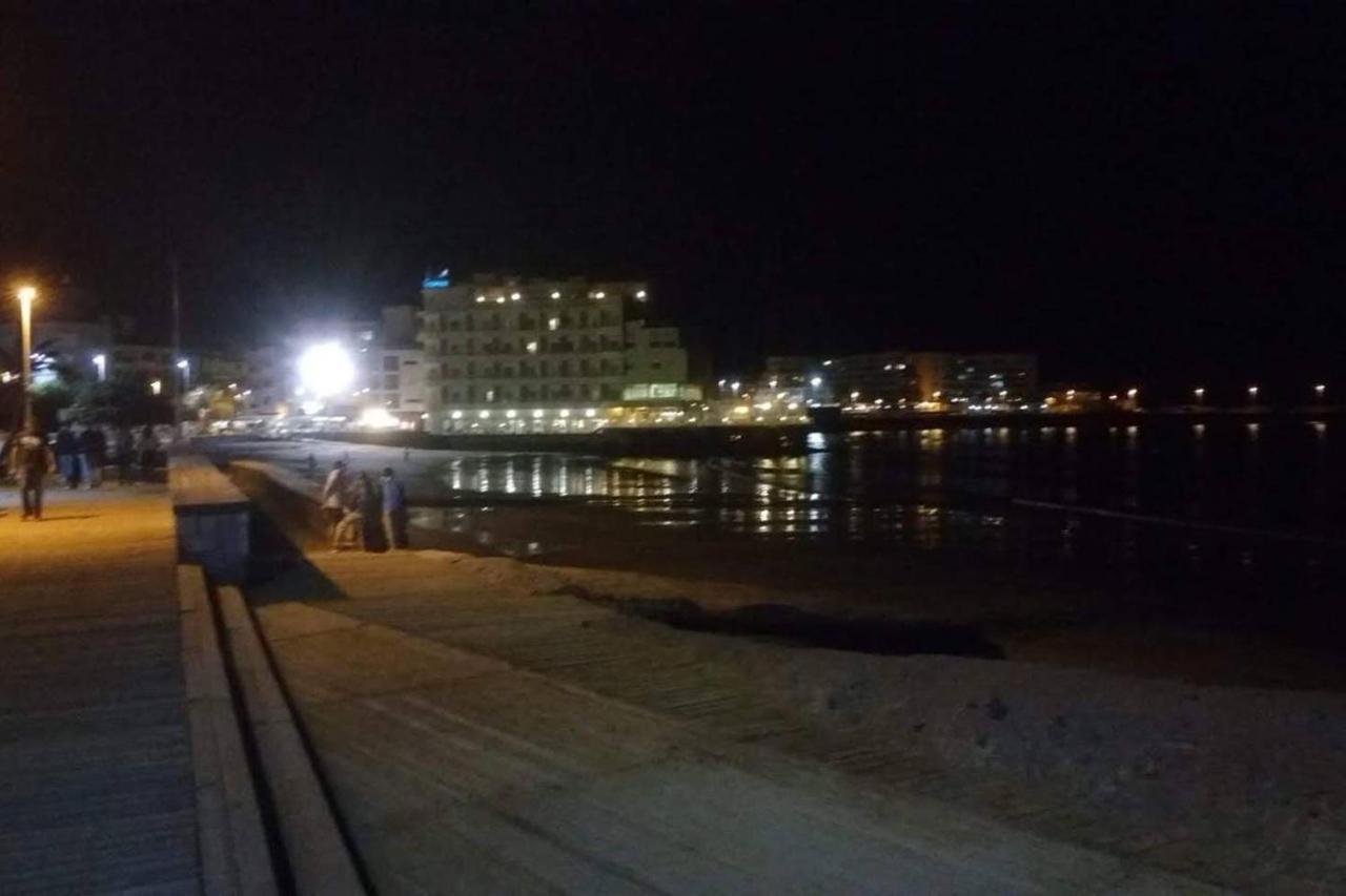Luminoso Adosado Frente Al Mar