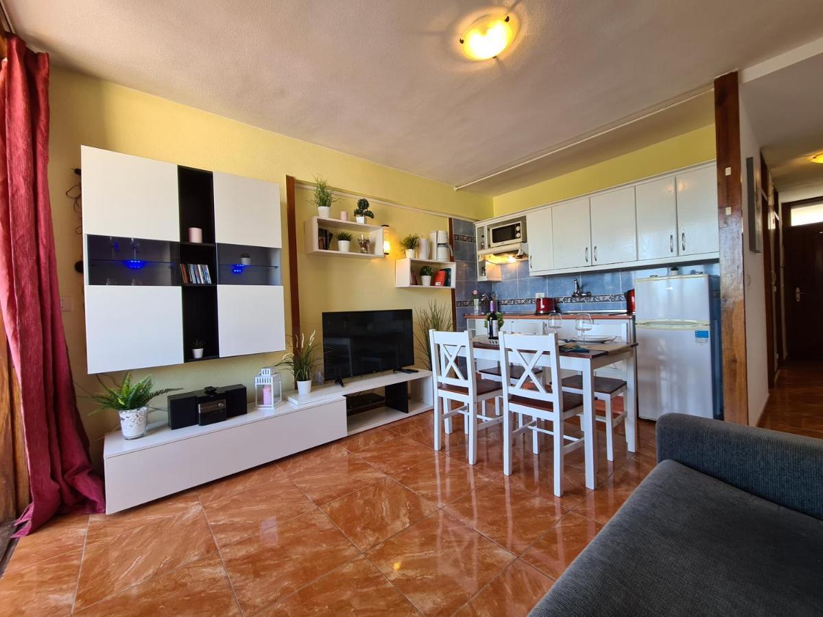 Vida Loca Only 190 Meters To The Sea, Balcony, Sea View, Pool, Wifi Appartement *