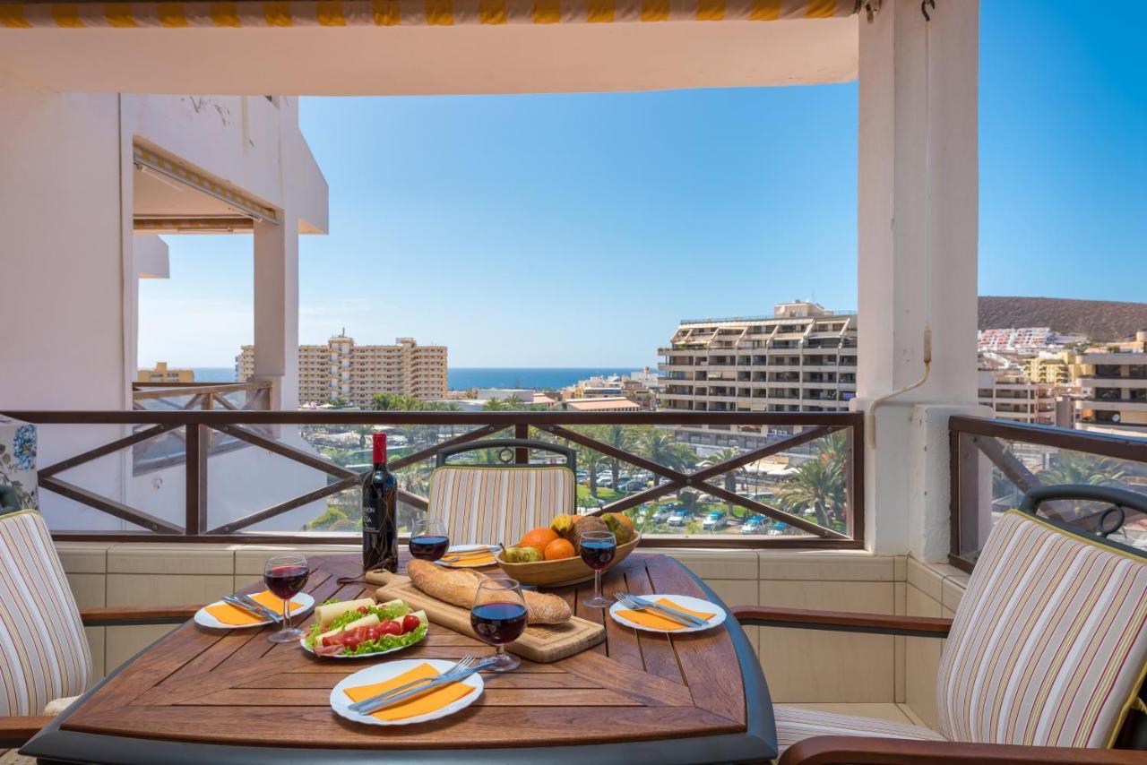 Great 'san Marino' Terrace And Pool Apartment *