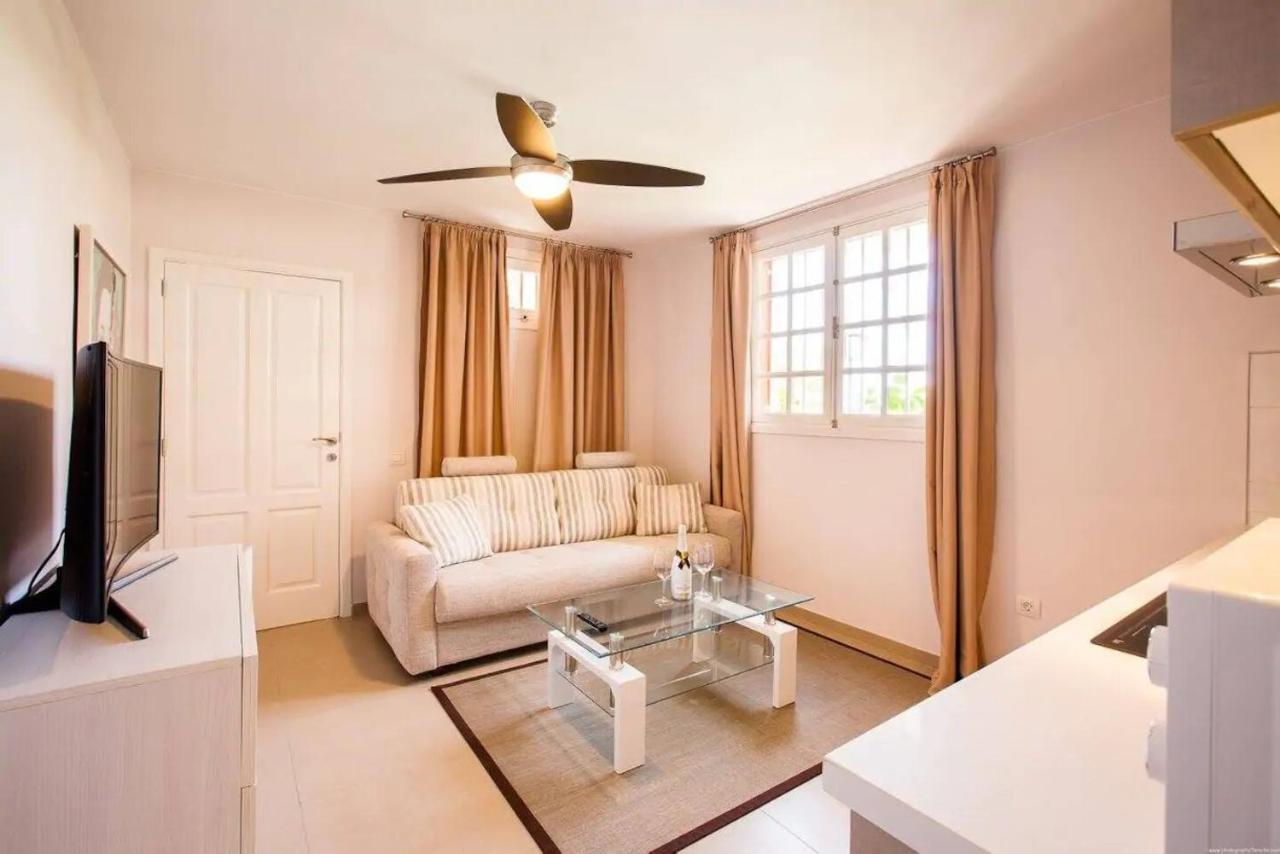 1 Bedroom For 4 People In Tenerife Apartment