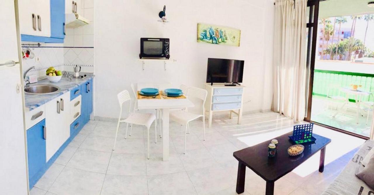 Beach And Pool In Appartement