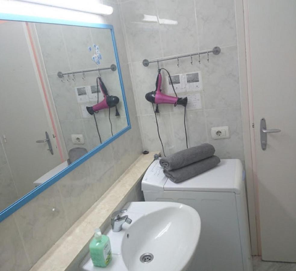 Beach And Pool In Appartement