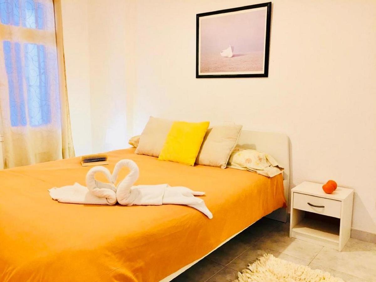Beach And Pool In Appartement *