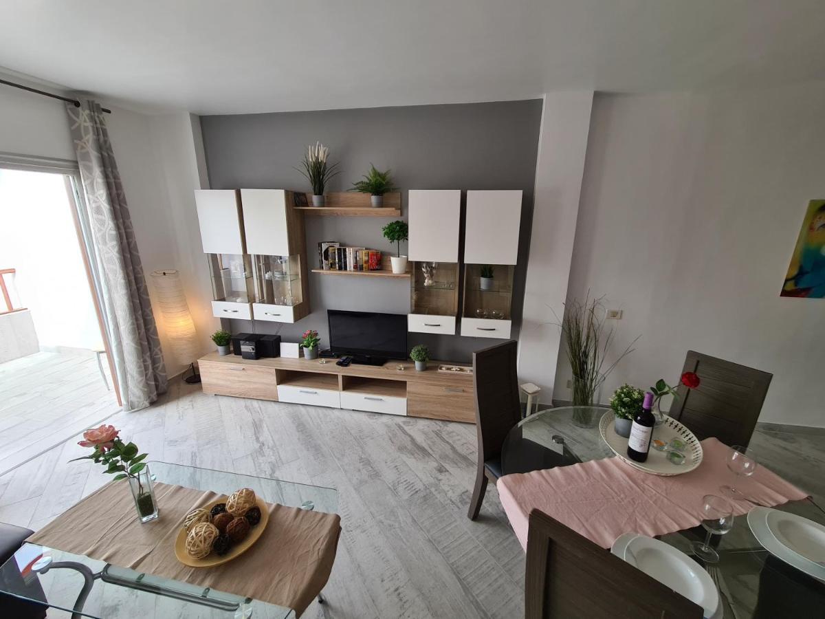Duplex Penthouse Puerto Colón Only 5 Min. To The Beach, 2 Terraces, Pool, Wifi, Dishwasher