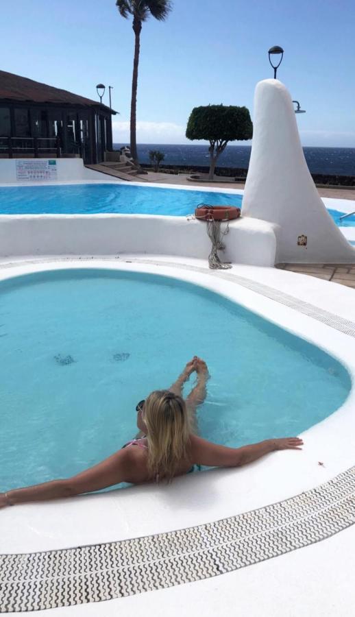 Sur Heated Pool Apartment *