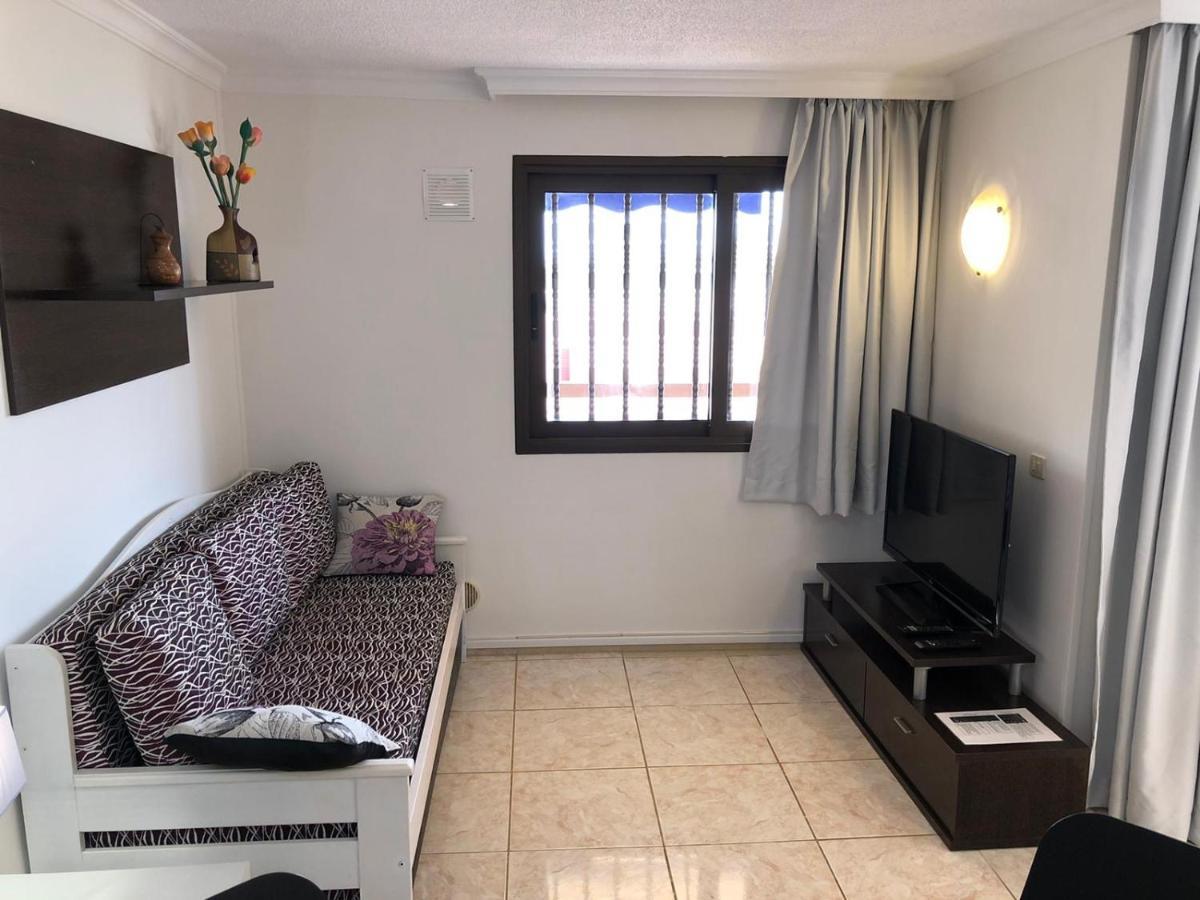 Sunny Near The Beach With Wifi, Balcony And Pool