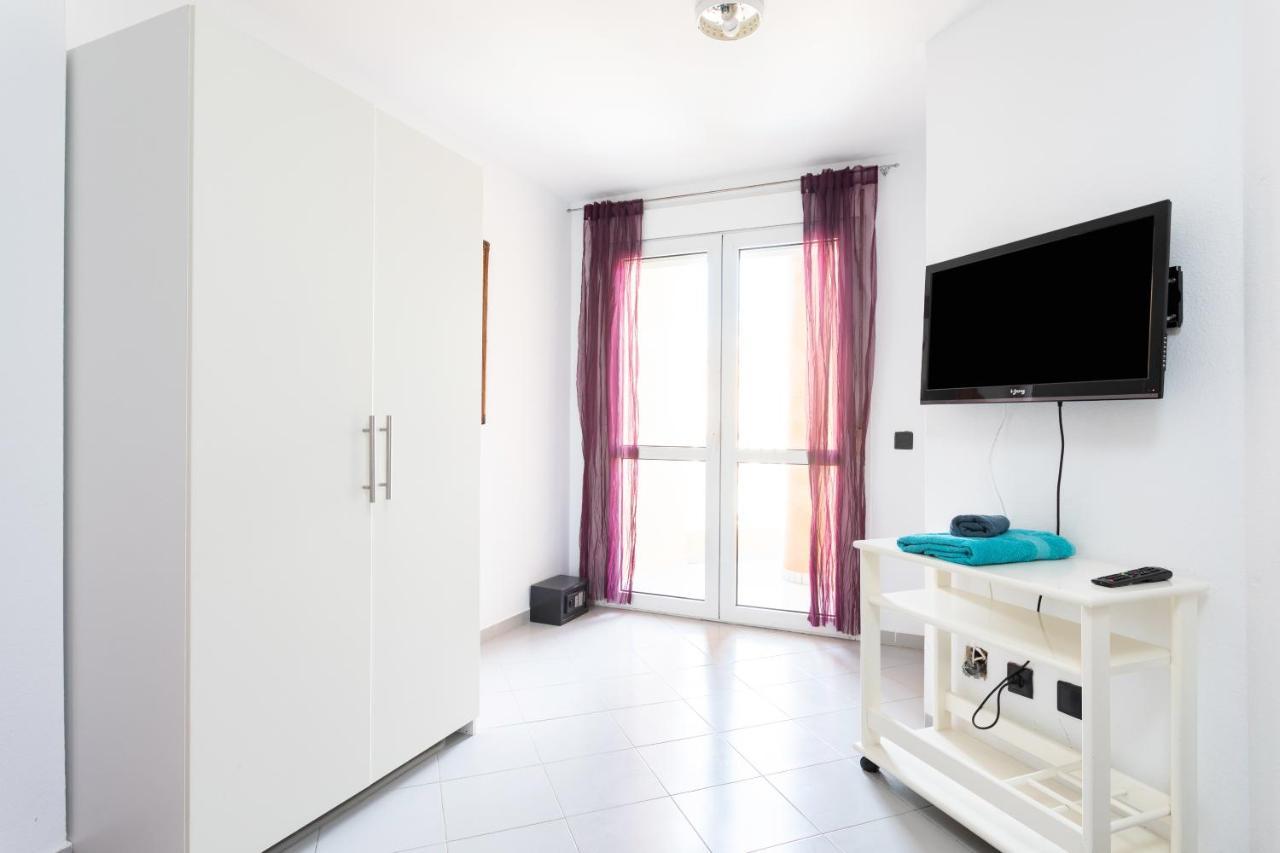 Family -3 Bedrooms And Rooftop Apartment *