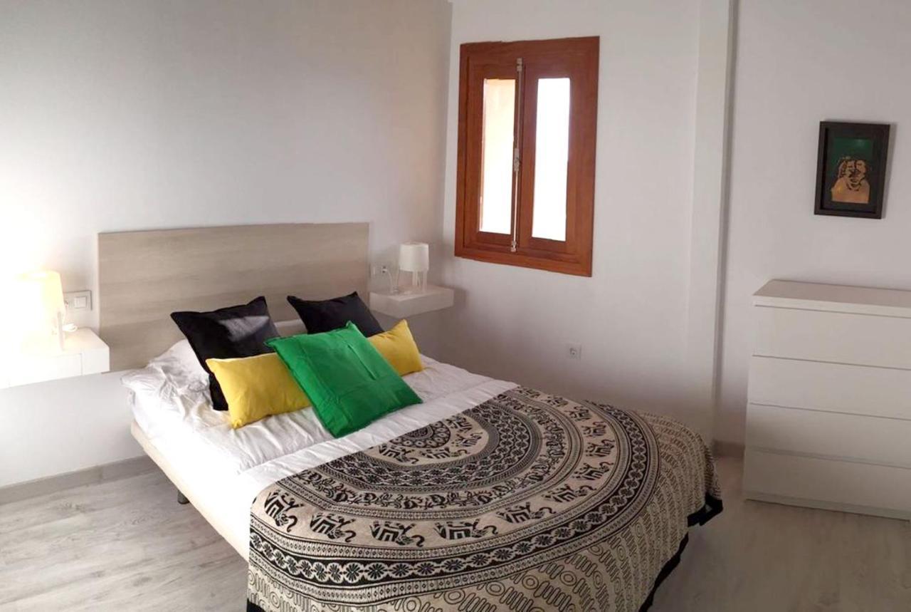 Spacious House In Arona With Terrace And Garden Hébergement de vacances
