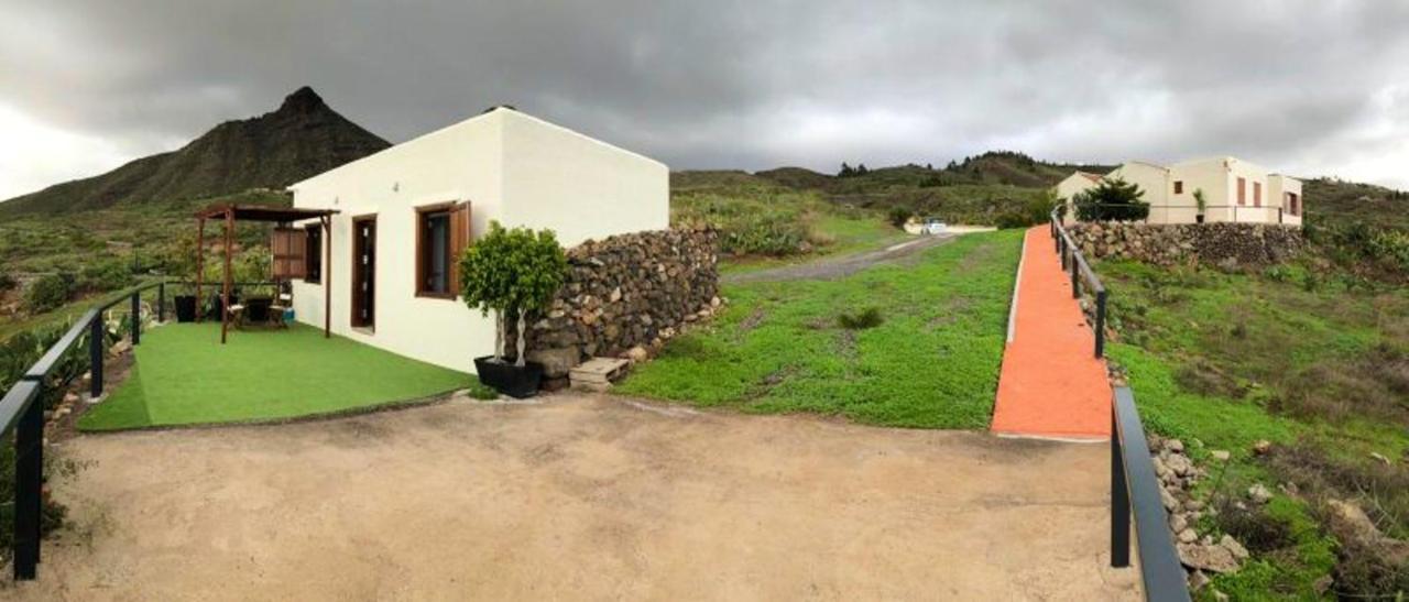 Spacious House In Arona With Terrace And Garden *