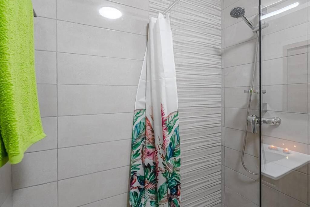 Orlando. Amazing Location. Completely Renovated! Apartment Costa Adeje (Tenerife)