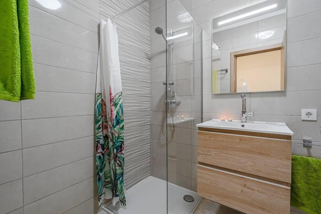 Apartment Orlando. Amazing Location. Completely Renovated! *