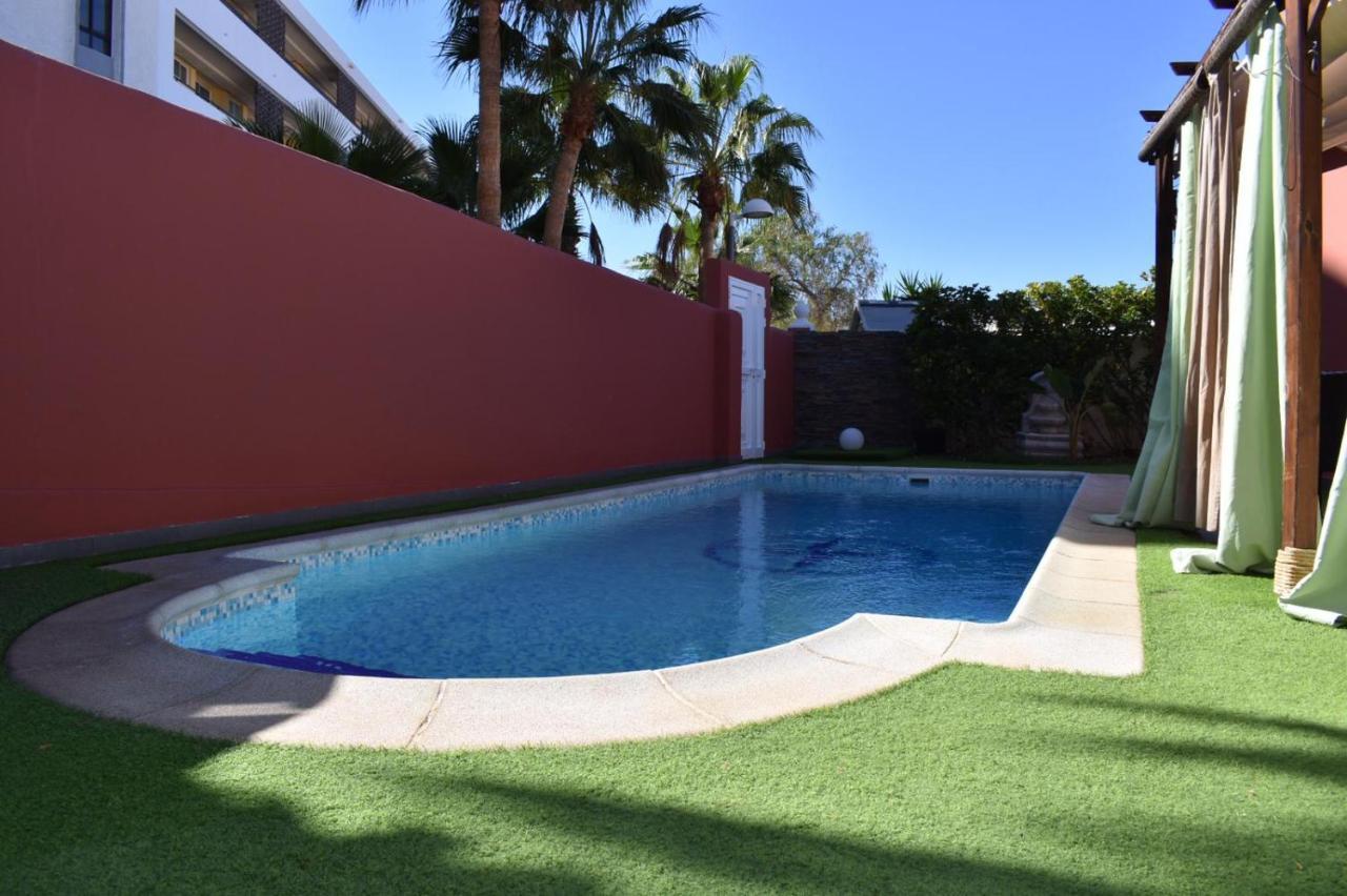 сozy With A Private Swimming Pool