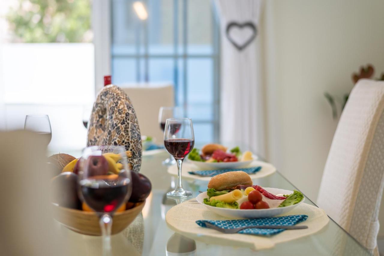 Villa Luxury Holiday Heated Pool