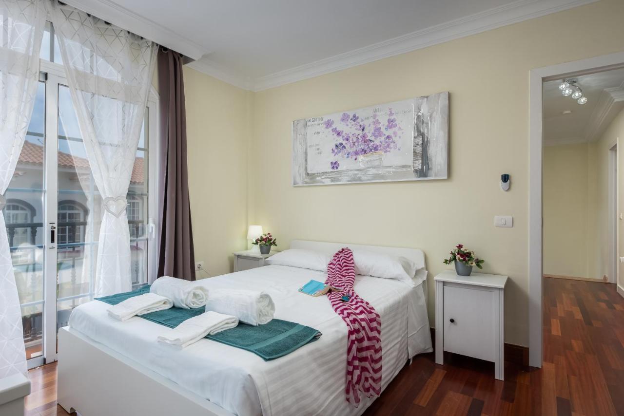 Villa Luxury Holiday Heated Pool