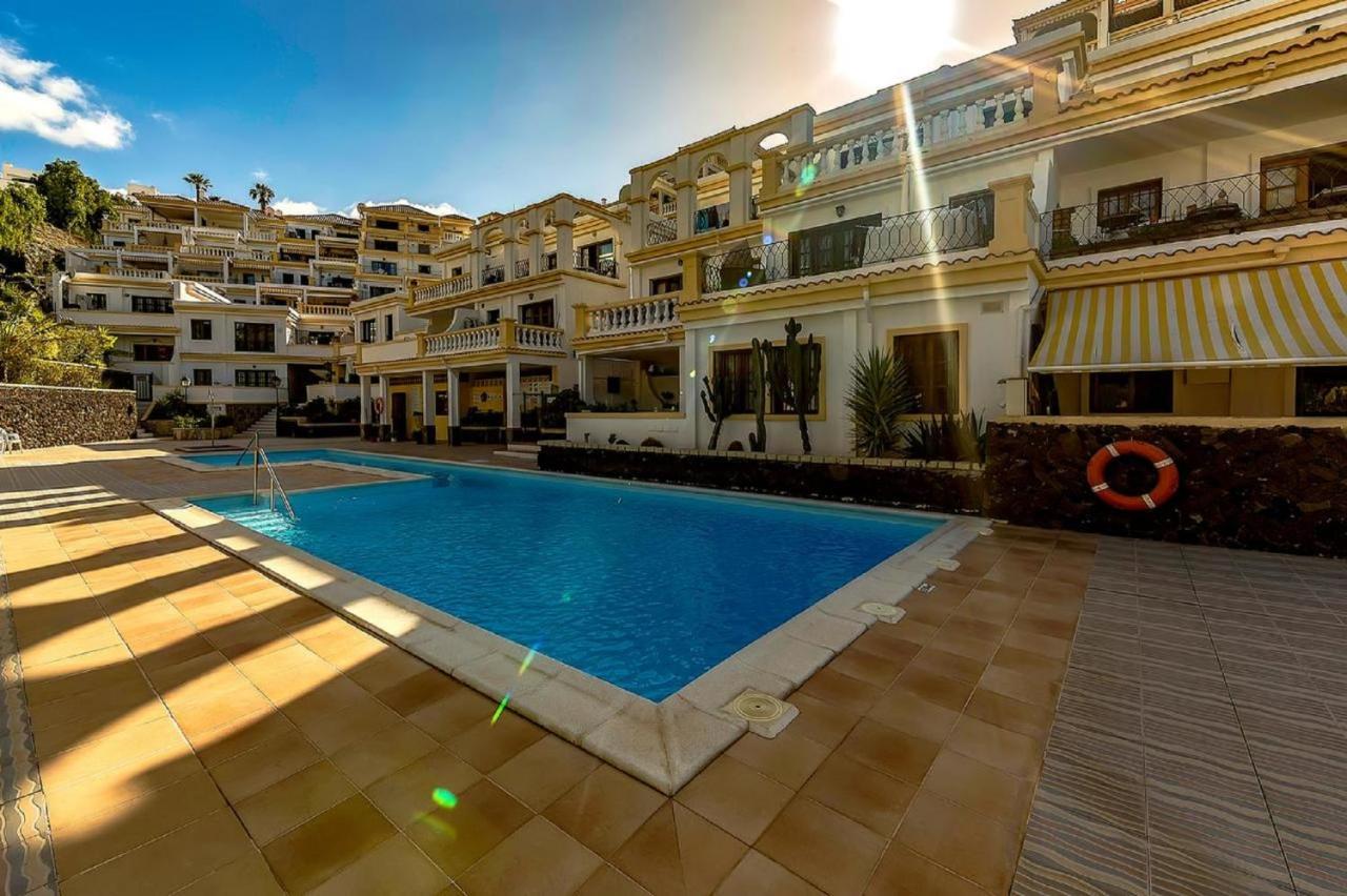 B16 Windsor Park, Exclusive Sea View, Heated Pool Apartment