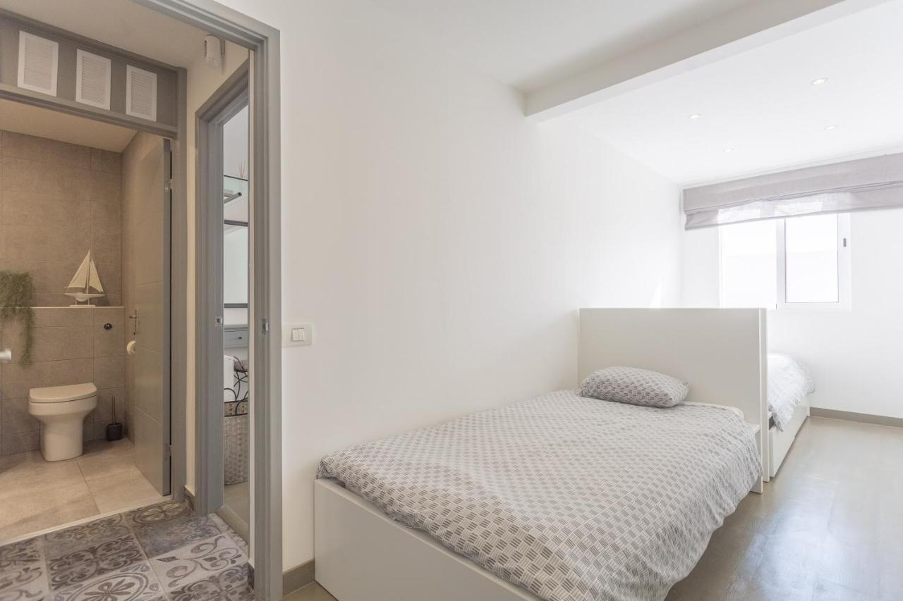 Modern 3 Bedroom Duplex Adeje Center Hébergement de vacances *