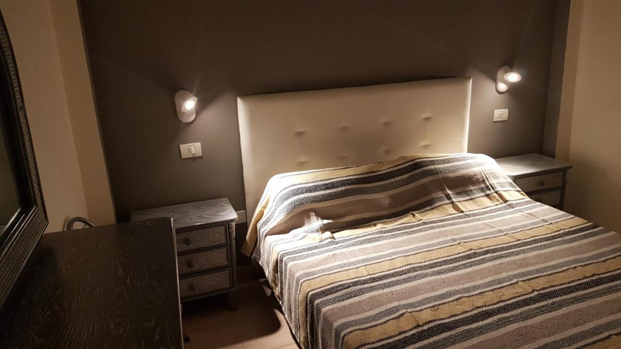 400mtr, Of Mountain With Spectacular Surround View 200mtr Apartment Los Cristianos (Tenerife)
