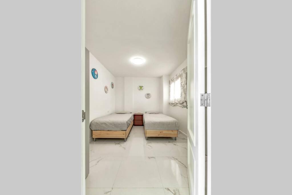 Modern In Parque Royal I, Playa Fanabe Apartment *
