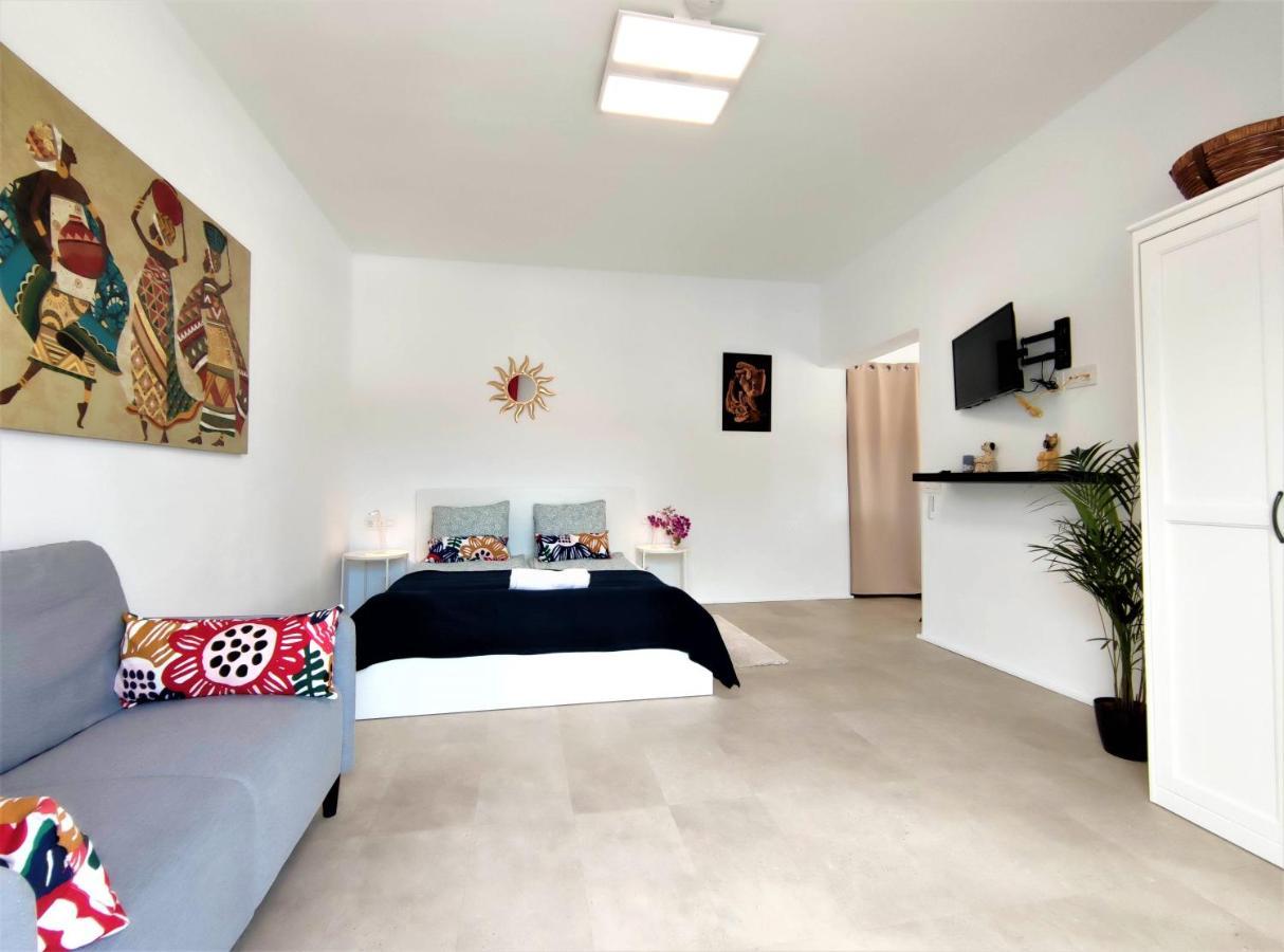 Fantastico Ruhige Top-lage, Balkon Oder Terrasse, Gratis Parkplatz & Klimaanlage, Ideal Fuer Paare Und Alleinreisende *
