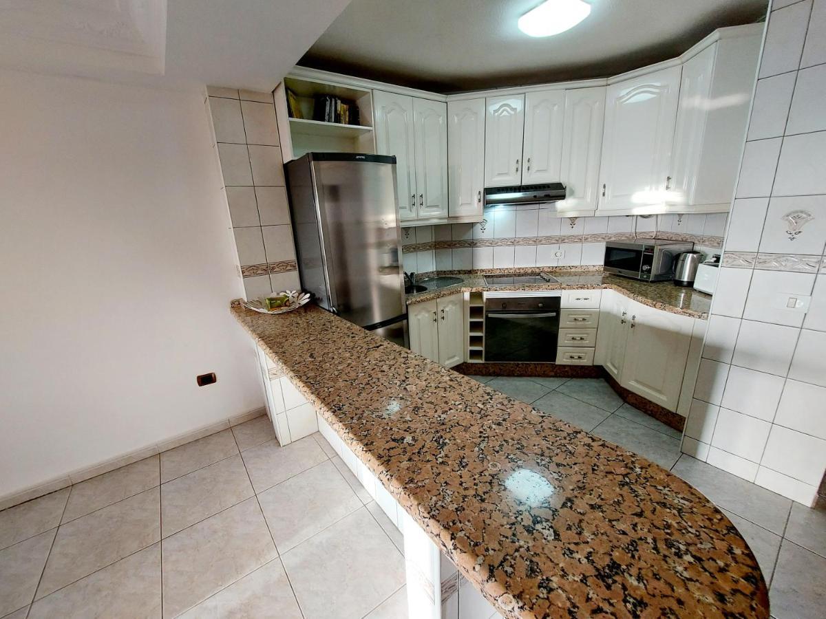 2 Bedrooms Heatedpool Aircon Los Cristianos Apartment Los Cristianos (Tenerife)